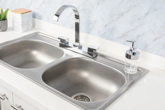 Doppelspüle mit Armatur